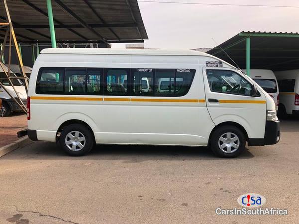 Toyota Quantum Manual 2011 - image 3