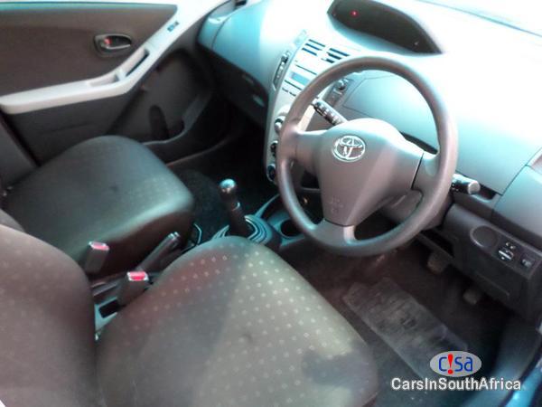 Toyota Yaris Manual 2013 - image 2