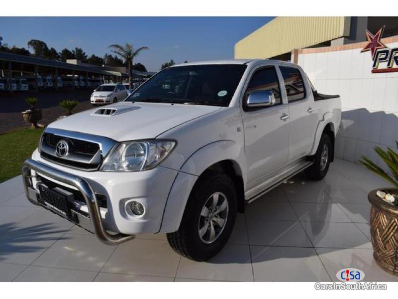 Toyota Hilux Manual 2010 - image 2