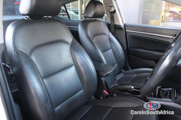 Hyundai Elantra 1.6 Executive 5-DR Manual 2019 - image 4