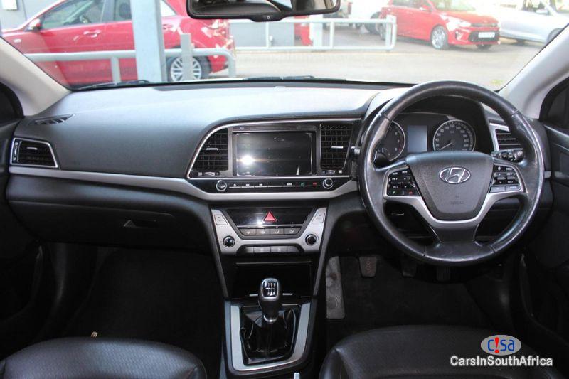 Hyundai Elantra 1.6 Executive 5-DR Manual 2019 - image 6