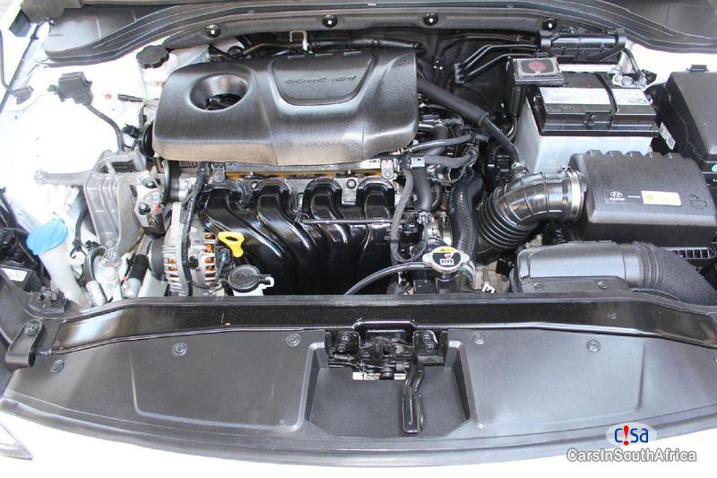 Hyundai Elantra 1.6 Executive 5-DR Manual 2019 - image 7