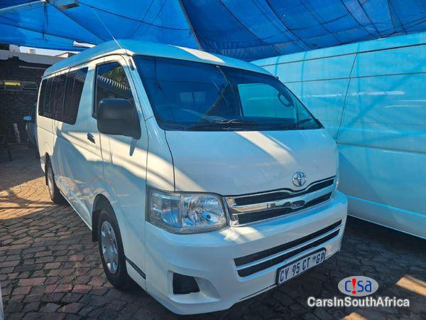 Toyota Quantum GL 2.5 D-4D Manual 10-Seats Manual 2012 - image 2