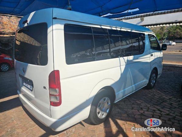 Toyota Quantum GL 2.5 D-4D Manual 10-Seats Manual 2012 - image 6