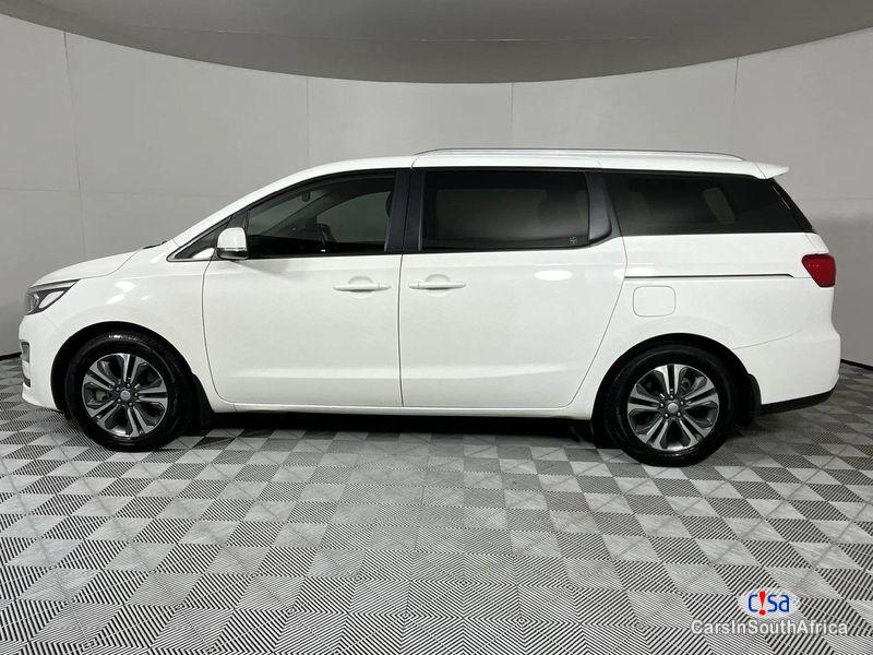 Kia Sedona Automatic 2019 - image 2