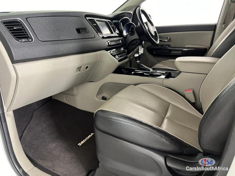 Kia Sedona Automatic 2019 - image 6