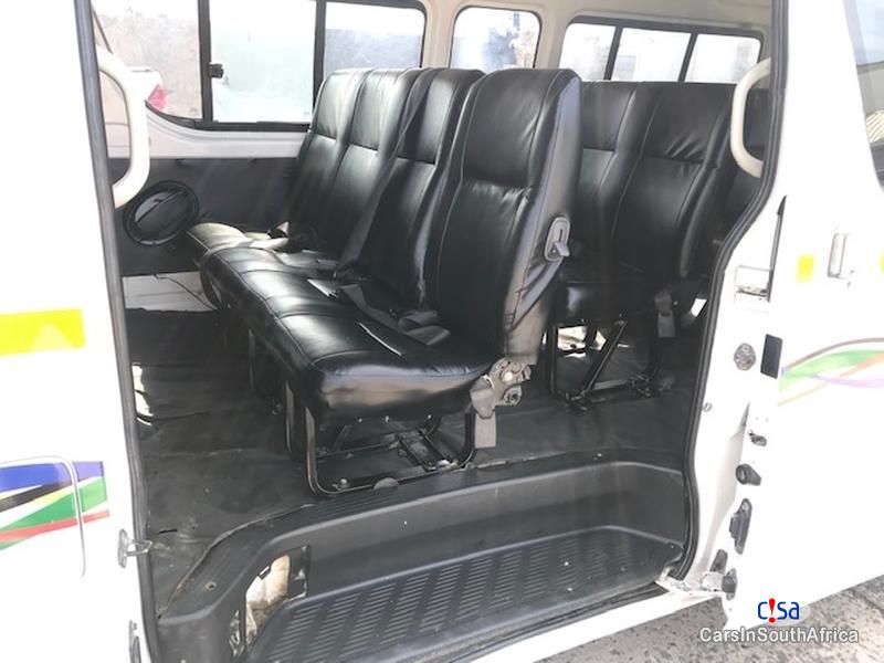 Toyota Quantum 2.5 Manual 2014 - image 10