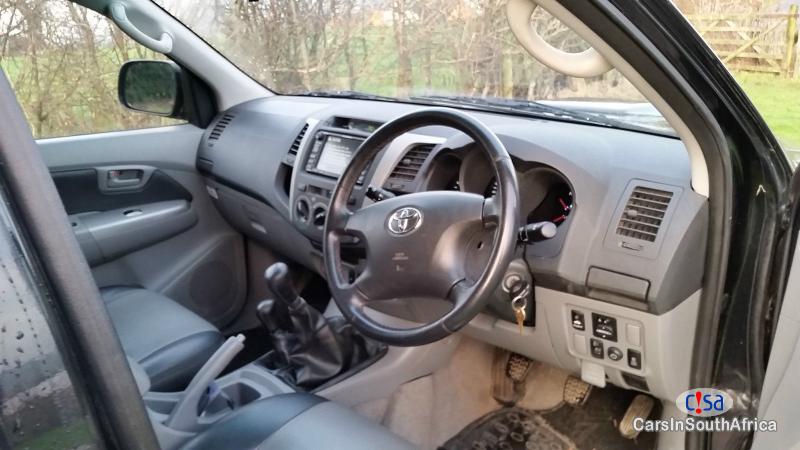 Toyota Hilux 200 D-4D Manual 2009 - image 2