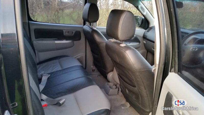 Toyota Hilux 200 D-4D Manual 2009 - image 3