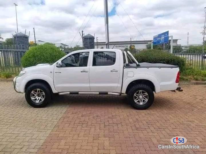Toyota Hilux 3.0D Manual 2015 - image 2