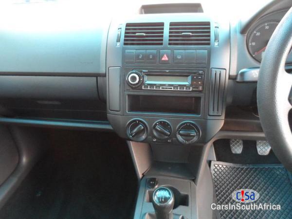 Volkswagen Polo Manual 2015 - image 2