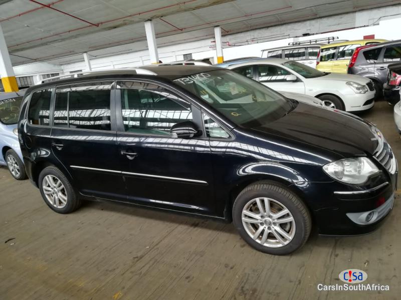 Pictures of Volkswagen Touran Automatic 2012
