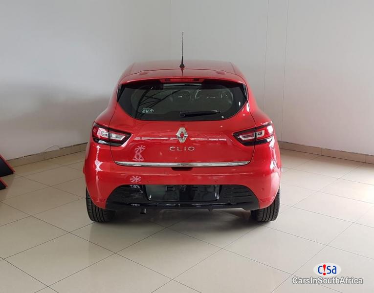 Renault Clio Manual 2019 - image 3