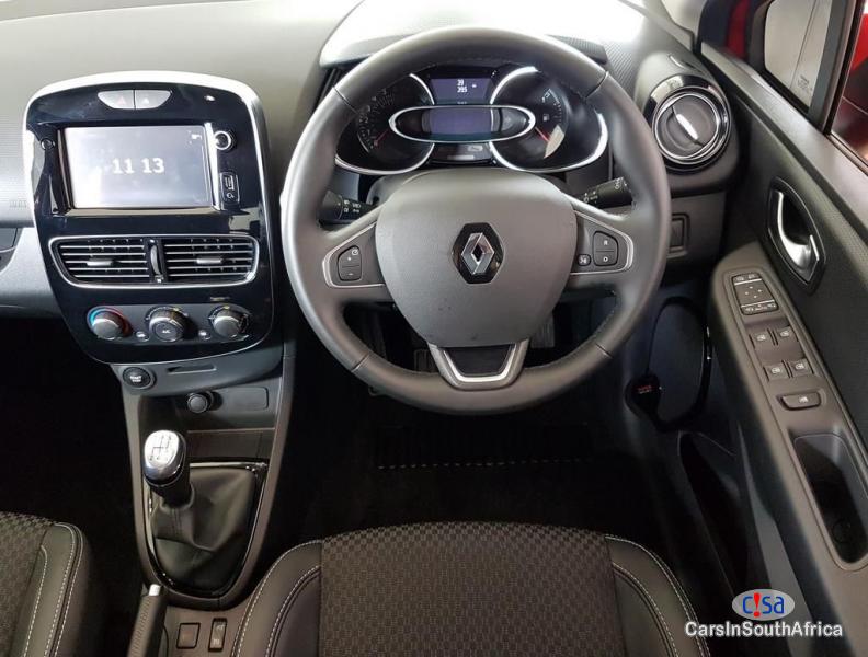 Renault Clio Manual 2019 - image 4