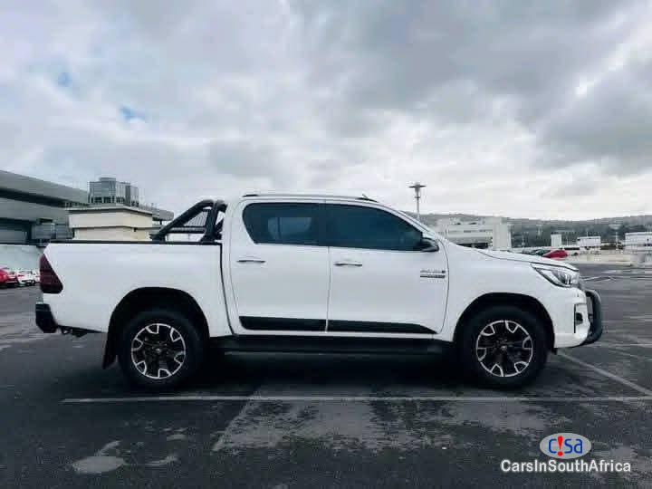 Toyota Hilux 2.8GD Manual 2020 - image 3