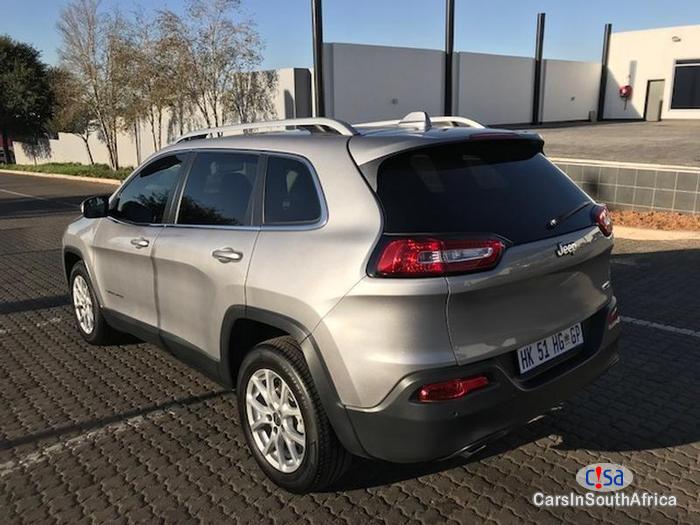 Jeep Cherokee Automatic 2017 - image 4