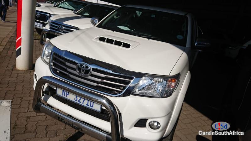 Toyota Hilux White Manual 2015 - image 4
