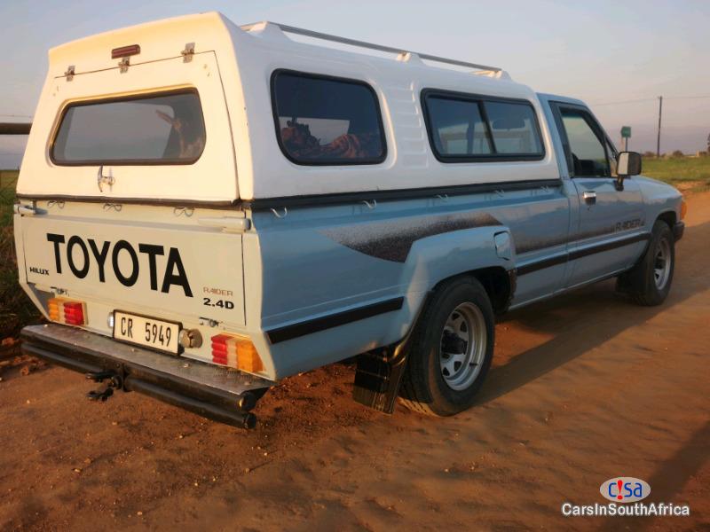 Toyota Hilux 2.4 Manual 1997 - image 2