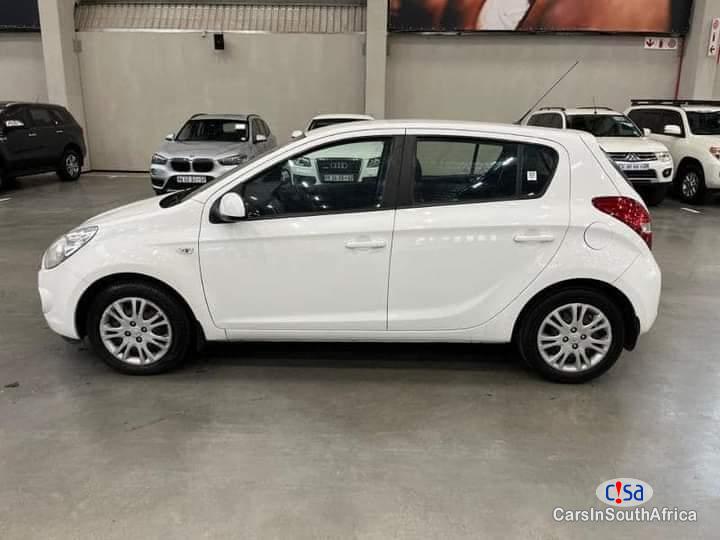 Pictures of Hyundai i20 1.4 Automatic 2015