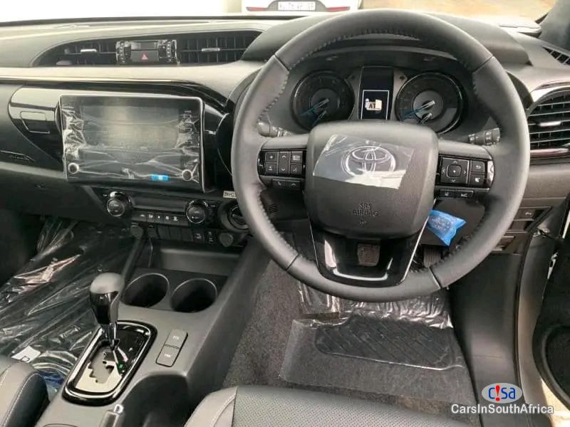 Toyota Hilux 2023 Toyota Hilux Legend 2.8 Aut 0698183175 Automatic 2023 - image 7