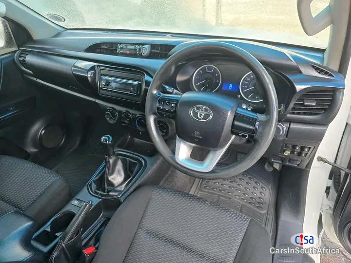 Toyota Hilux 2.4 GD-6 S/C P/U 4X4 Raised Body Manual 2018 - image 3