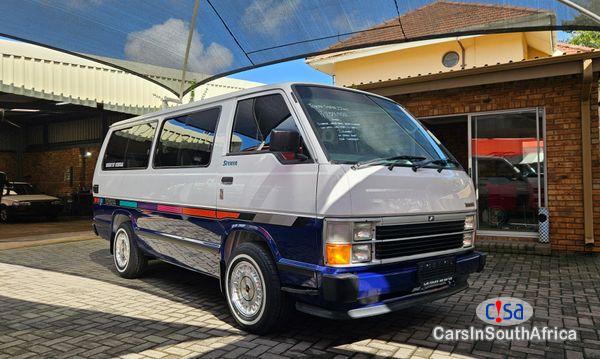 Pictures of Toyota HiAce Siyaya 2.2 16 Seat Manual 2006