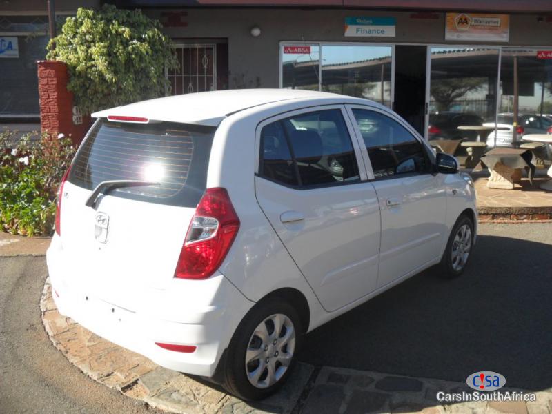 Hyundai i10 1.1 Motion Manual 2016 - image 2