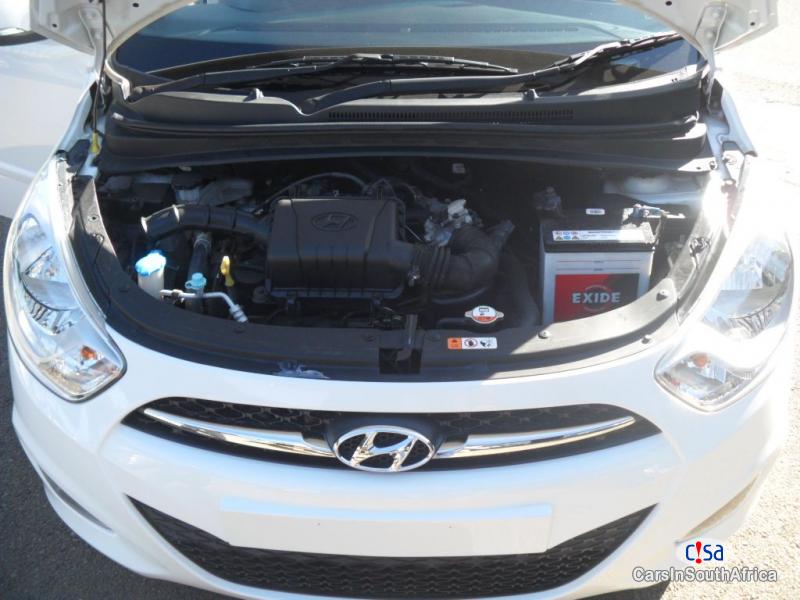 Hyundai i10 1.1 Motion Manual 2016 - image 7