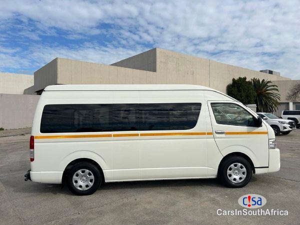 Toyota Quantum 2.5 GL 14 Seater Manual 2022 - image 3