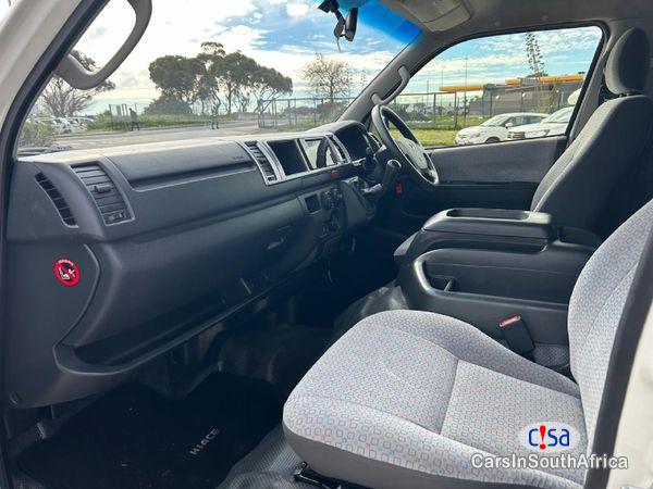 Toyota Quantum 2.5 GL 14 Seater Manual 2022 - image 5