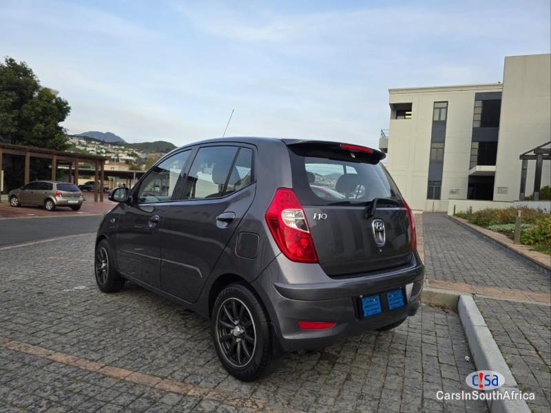 Hyundai i10 1.0 /call Whatsapp 068 346 6875 Manual 2017 - image 2