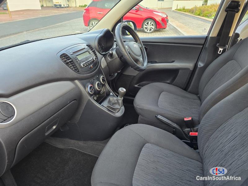 Hyundai i10 1.0 /call Whatsapp 068 346 6875 Manual 2017 - image 3