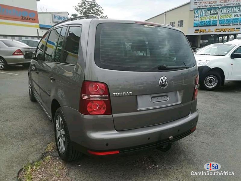 Volkswagen Touran 1.6 Manual 2009 - image 3
