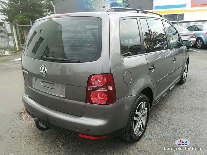 Volkswagen Touran 1.6 Manual 2009 - image 4