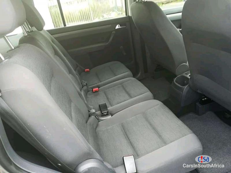 Volkswagen Touran 1.6 Manual 2009 - image 6