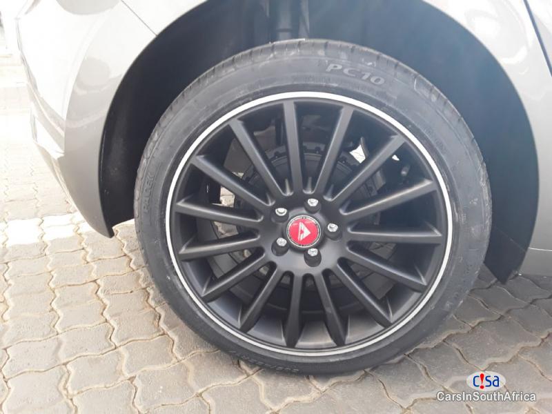 Volkswagen Polo 200 Manual 2016 - image 5