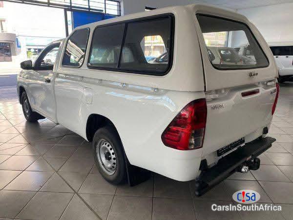 Toyota Hilux Manual 2017 - image 4