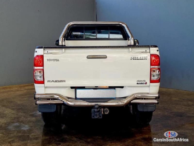 Toyota Hilux Raider Manual 2013 - image 9