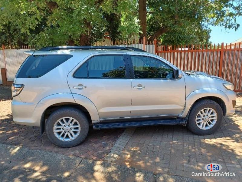 Toyota Fortuner 2.4 Manual 2015 - image 3