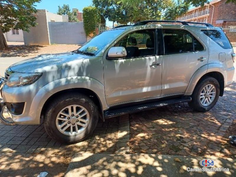 Toyota Fortuner 2.4 Manual 2015 - image 4