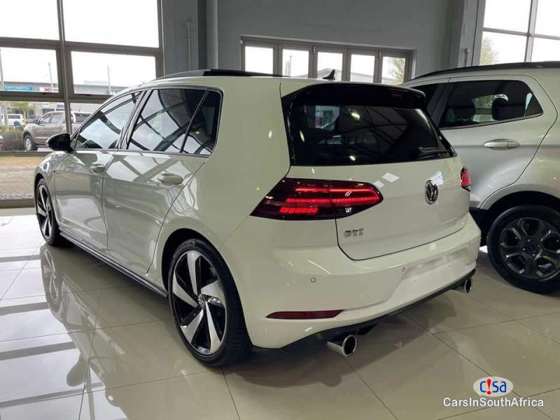 Volkswagen Golf 2.0GTI Manual 2018 - image 2