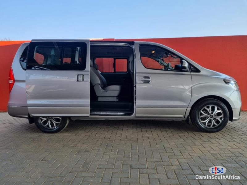 Pictures of Hyundai H-1 2.5 Crdi Elite Auto 12 Seater Bus Automatic 2021