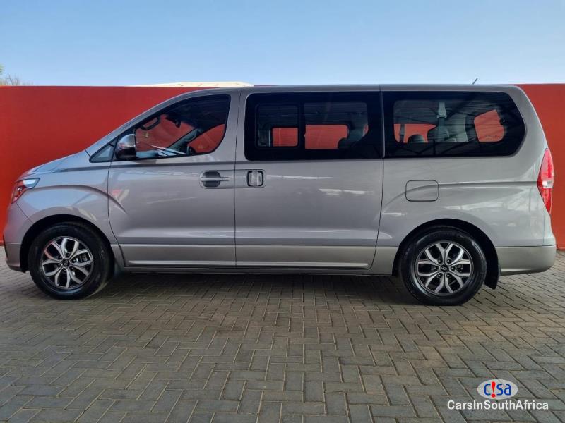 Hyundai H-1 2.5 Crdi Elite Auto 12 Seater Bus Automatic 2021 - image 2