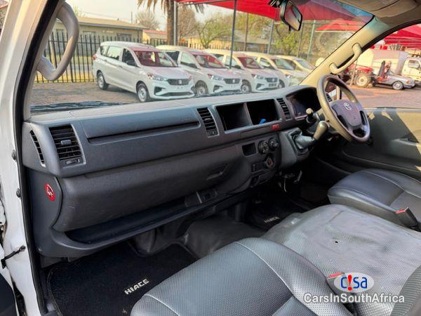 Toyota Quantum 2.5 D-4D Sesfikile 16-Seat Manual 2022 - image 4
