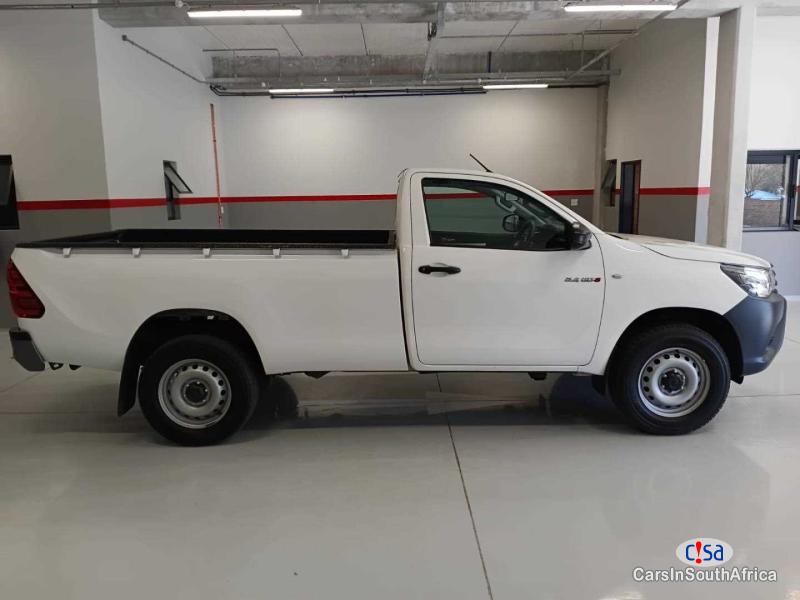 Toyota Hilux 1.5 /call Whatsapp 068 346 6875 Manual 2021 - image 2