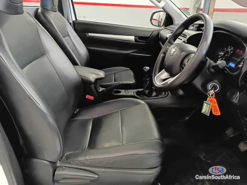 Toyota Hilux 1.5 /call Whatsapp 068 346 6875 Manual 2021 - image 3