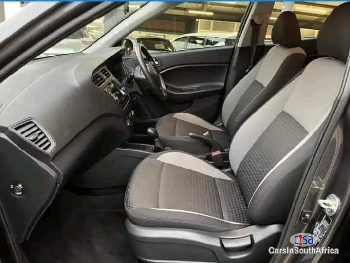 Hyundai i20 Manual 2019 - image 3