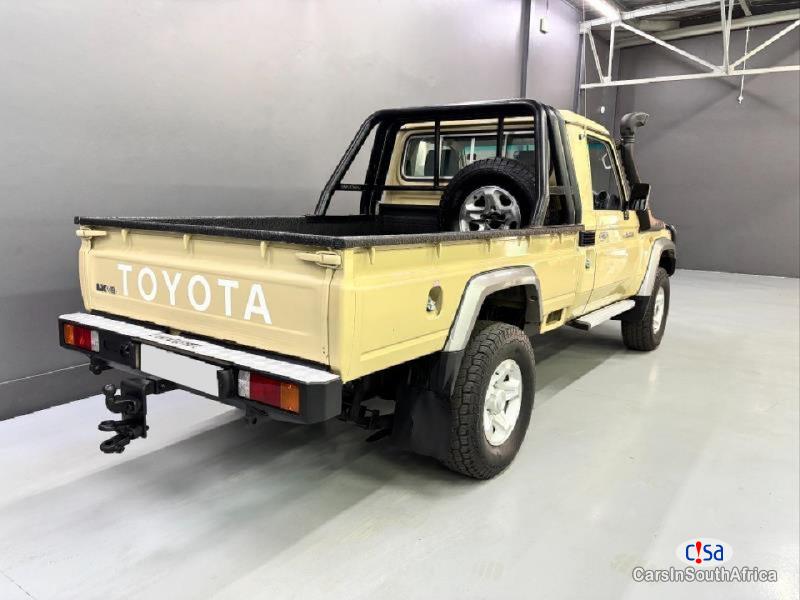 Toyota Land Cruiser 79 Land Cruiser 4.5D-4D LX V8 Manual 2017 in South Africa