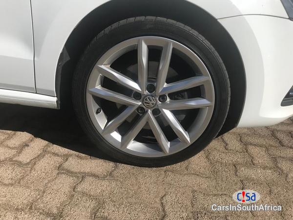 Volkswagen Polo Automatic 2015 - image 3