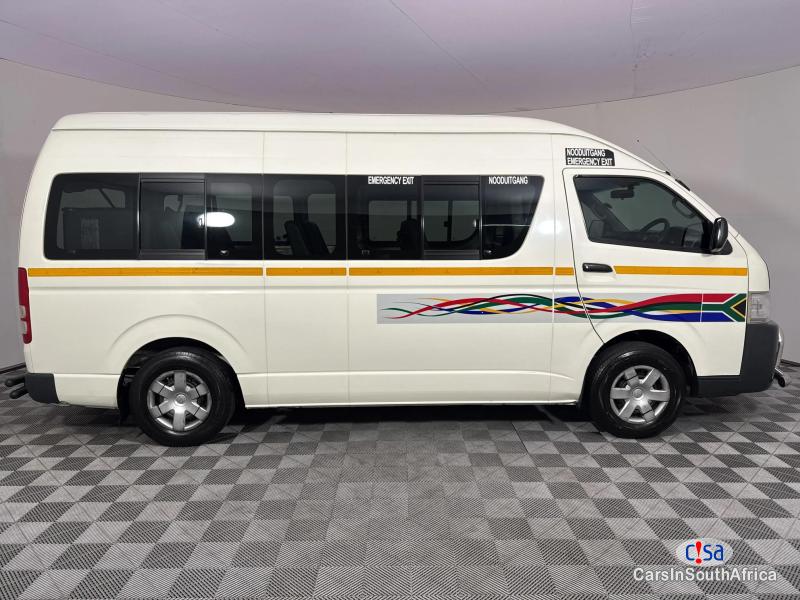 Toyota HiAce 2.5 D-4D Sesfikile 16-seat 0684957752 Manual 2022